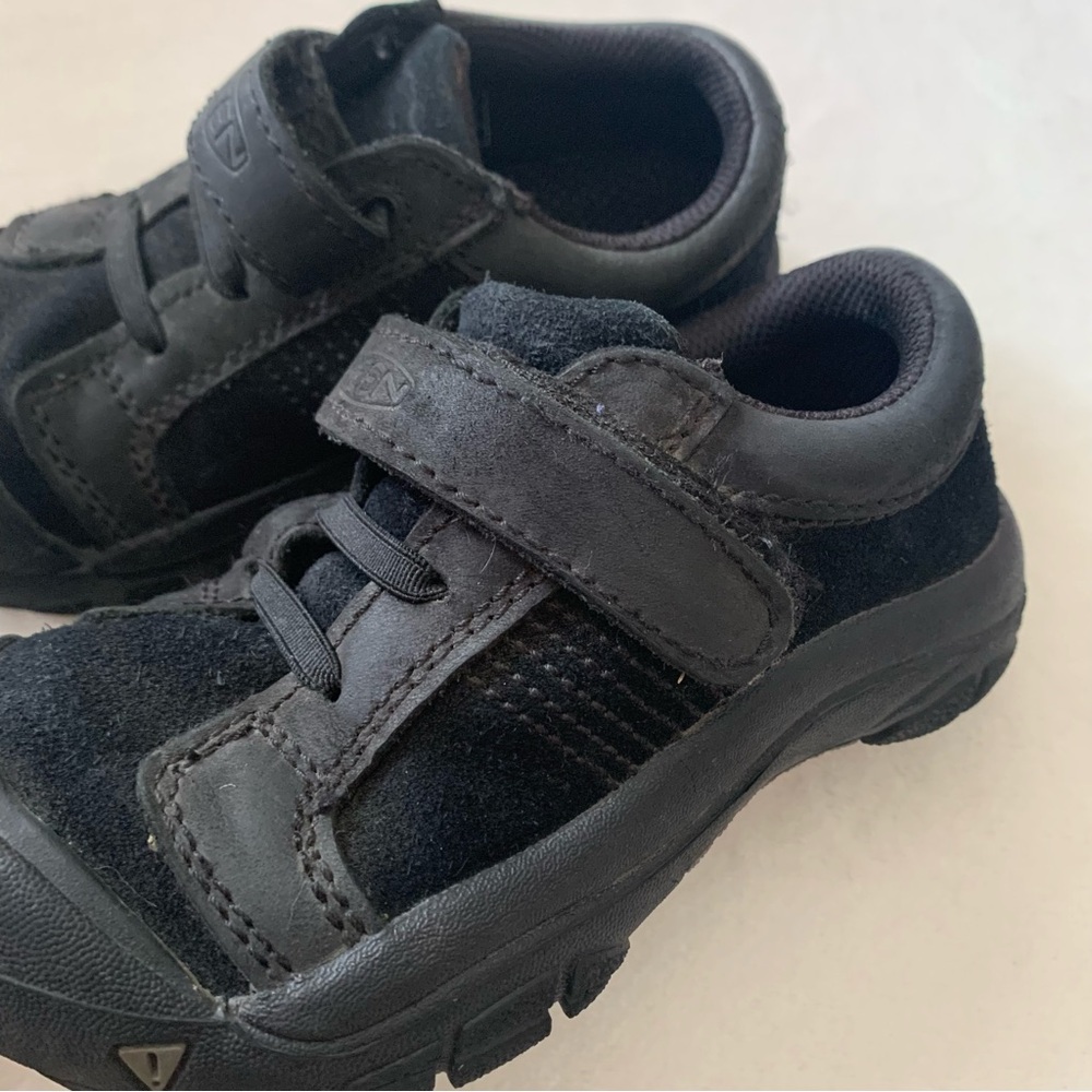 Keen Kids Black Shoes Size 11 - Picture 2 of 12